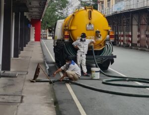 quang-anh-hut-ham-cau-1